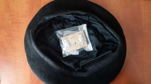 SADF Defence intelligence beret x 2, beret badge x 1, collar badges x1